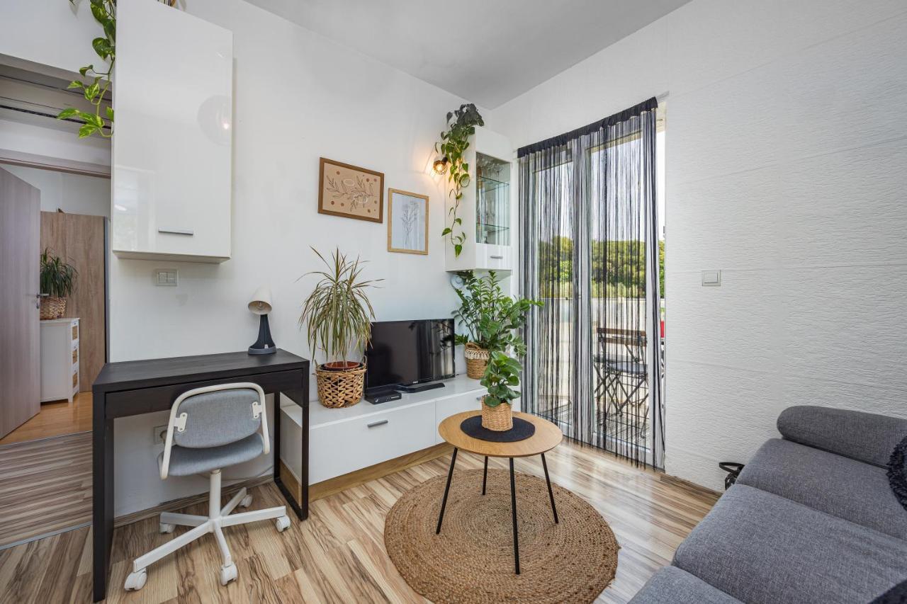 Apartment Studio Apartman Marly